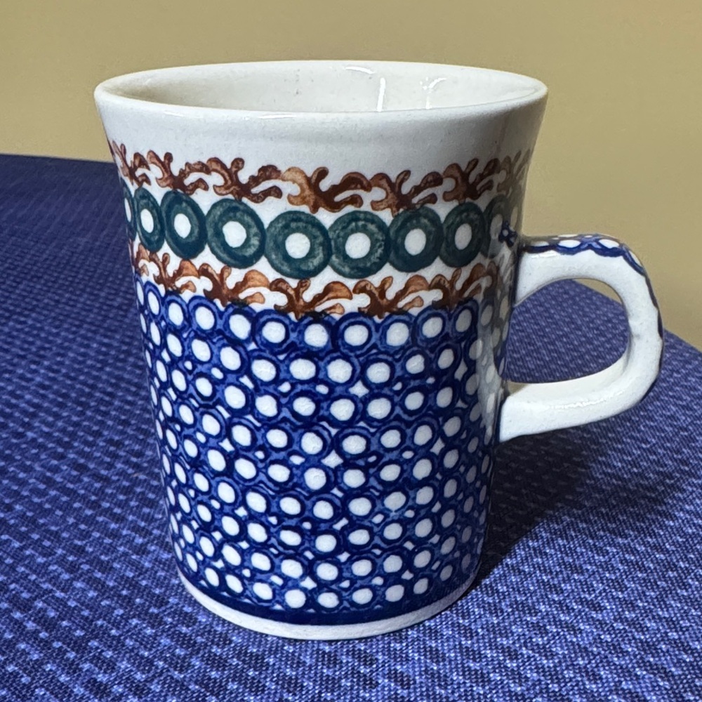 Polish Pottery Bolesławiec "peacock eye" or bubble pattern blue brown green 8 Oz